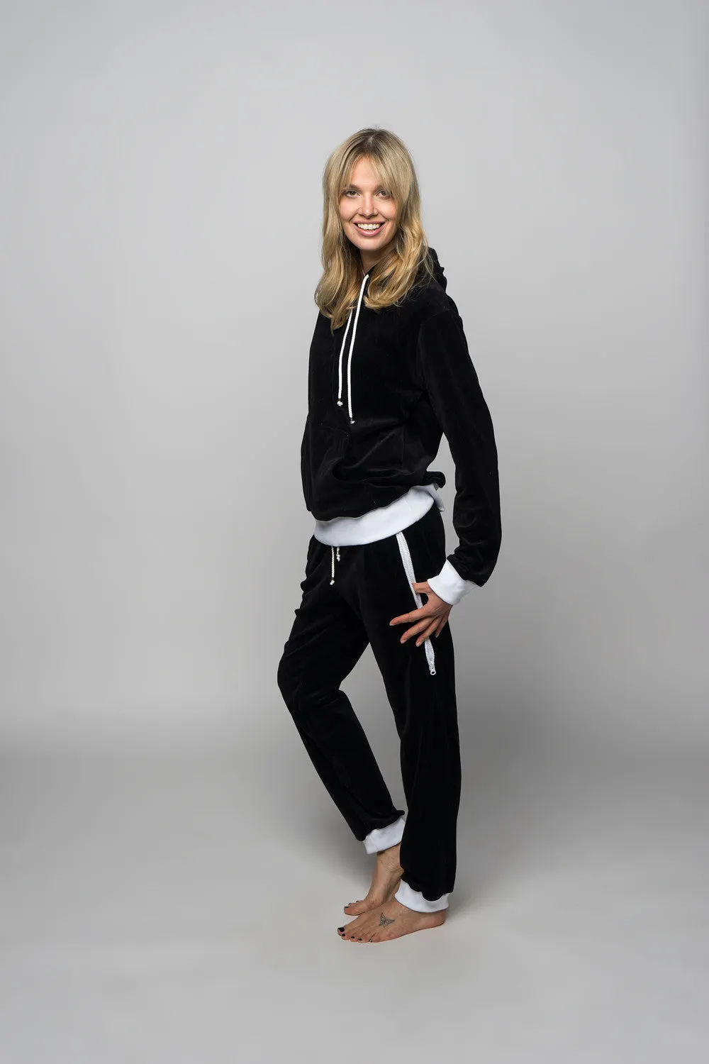 Sofa Killer black women velours lounge wear with white cuff